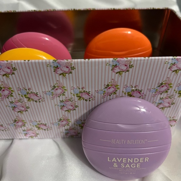 Spa bundle Ole Henriksen Orange Body Moisturizer, makeup sponges, hand creams. - Picture 2 of 3